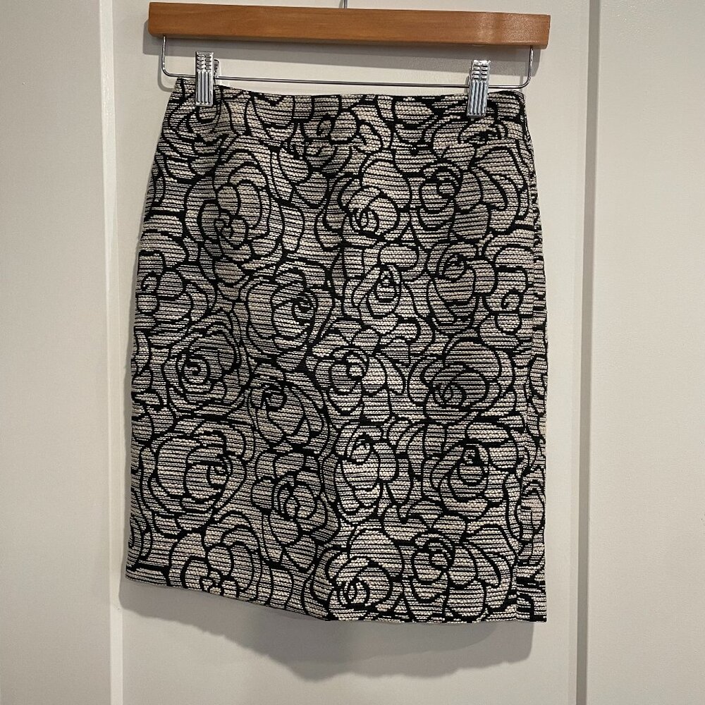 Rose patterned pencil skirt
